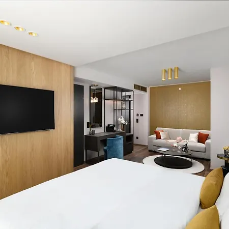 Vinifera Wine & 5 Stars Superior Otel