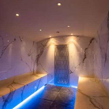 Vinifera Wine & 5 Stars Superior 5* 블로톤퓌레드