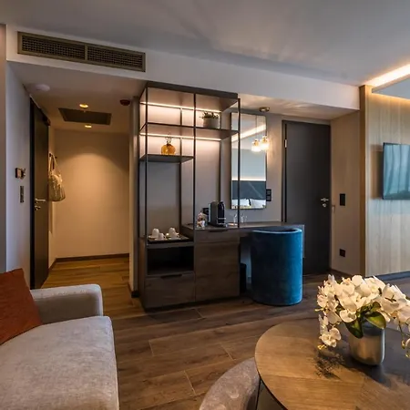 Vinifera Wine & 5 Stars Superior Hotel Balatonfured
