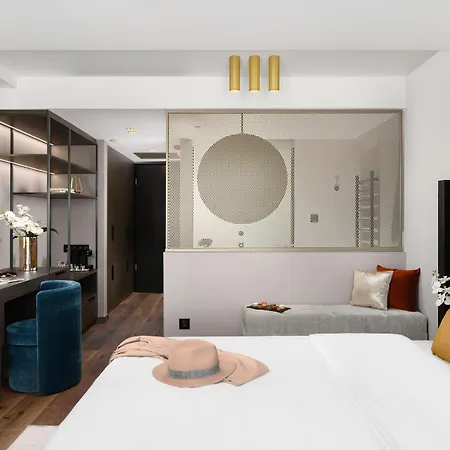 Vinifera Wine & 5 Stars Superior 블로톤퓌레드