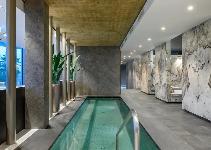 Vinifera Wine & 5 Stars Superior 5*